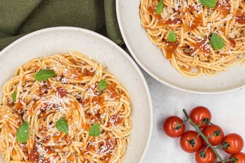 Marinara Spaghetti in two bowls.