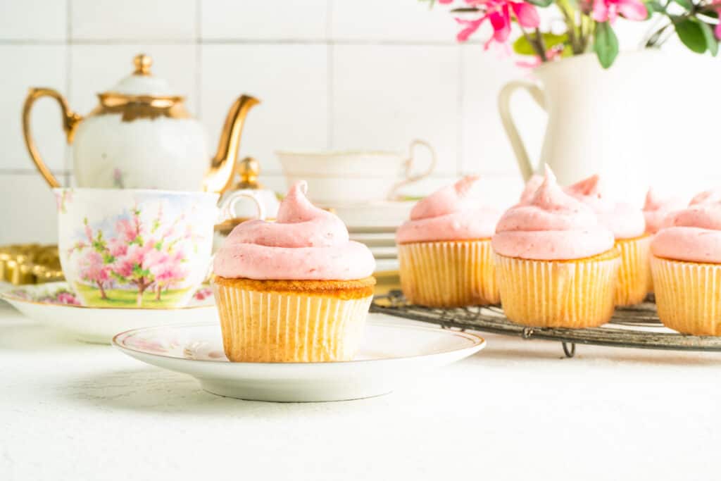 Strawberry White Chocolate Cupcakes