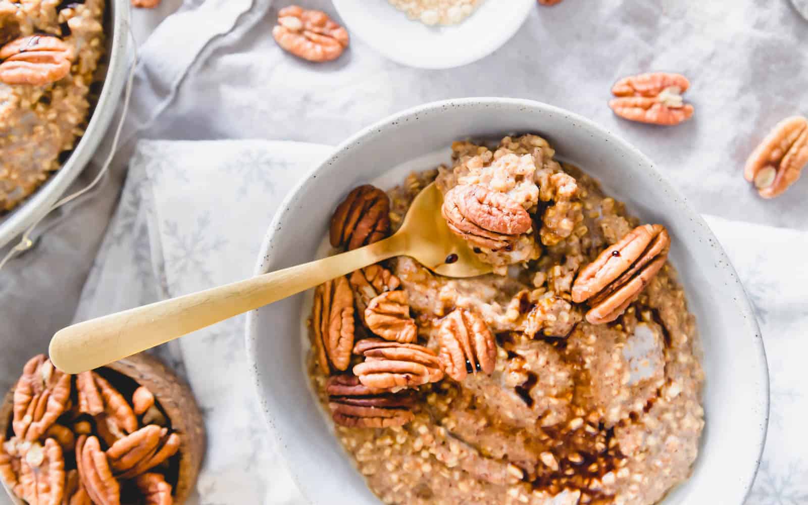 Gingerbread molasses oatmeal topped with pecans.