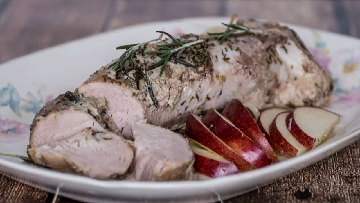 Slow cooker pork tenderloin with apples and rosemary.