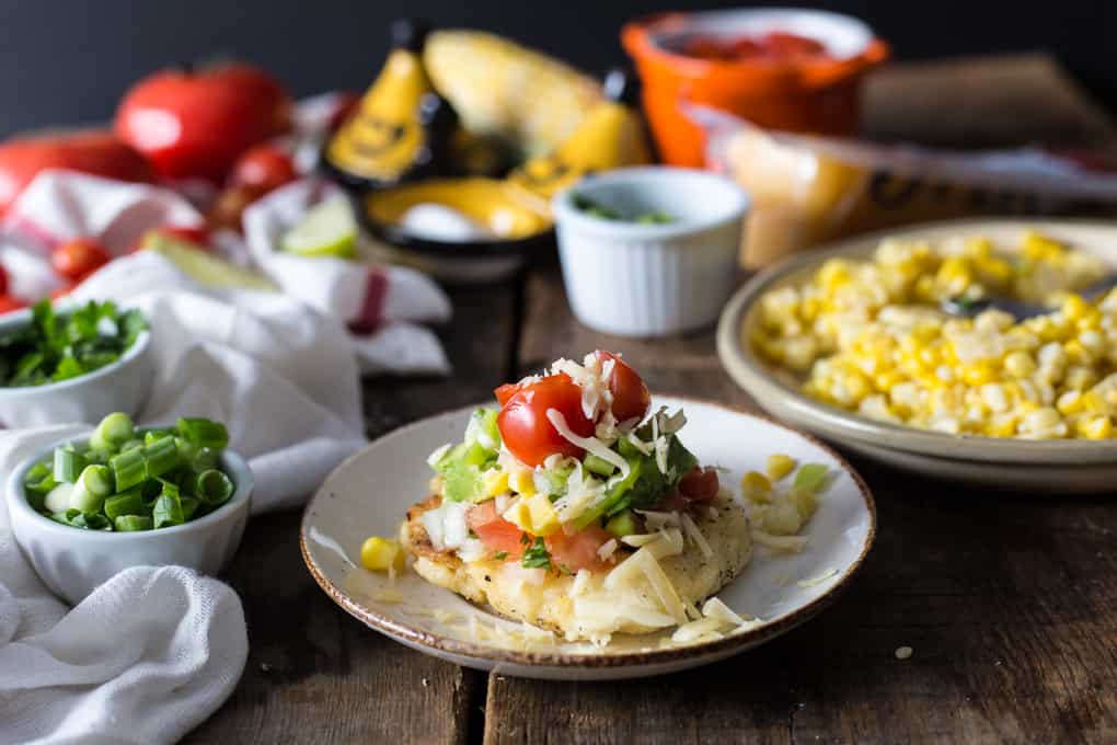 arepas con queso with toppings