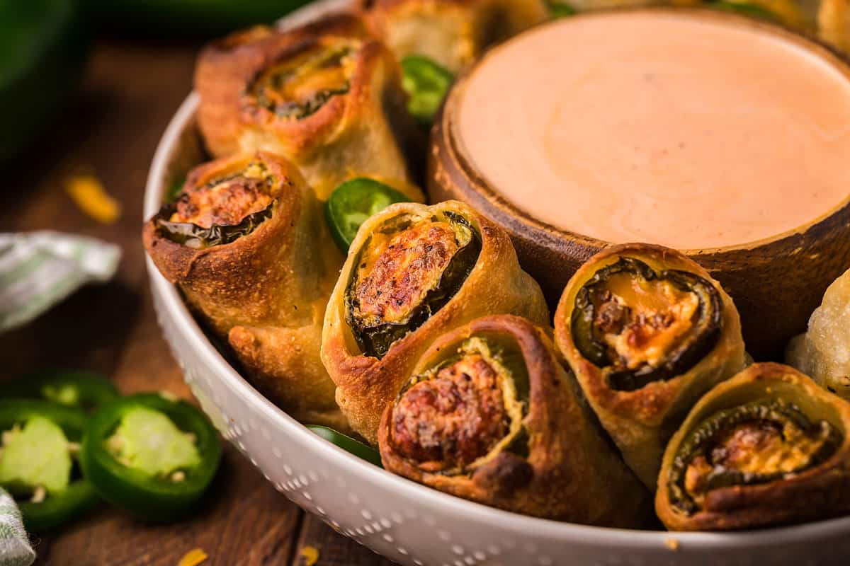 https://fooddrinklife.com/wp-content/uploads/2023/04/air_fryer_jalapeno_popper-5.jpg