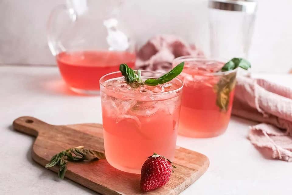 A strawberry gin cocktail in a glass.