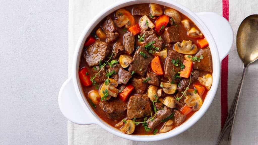 beef stew with mushrooms carrots and thyme