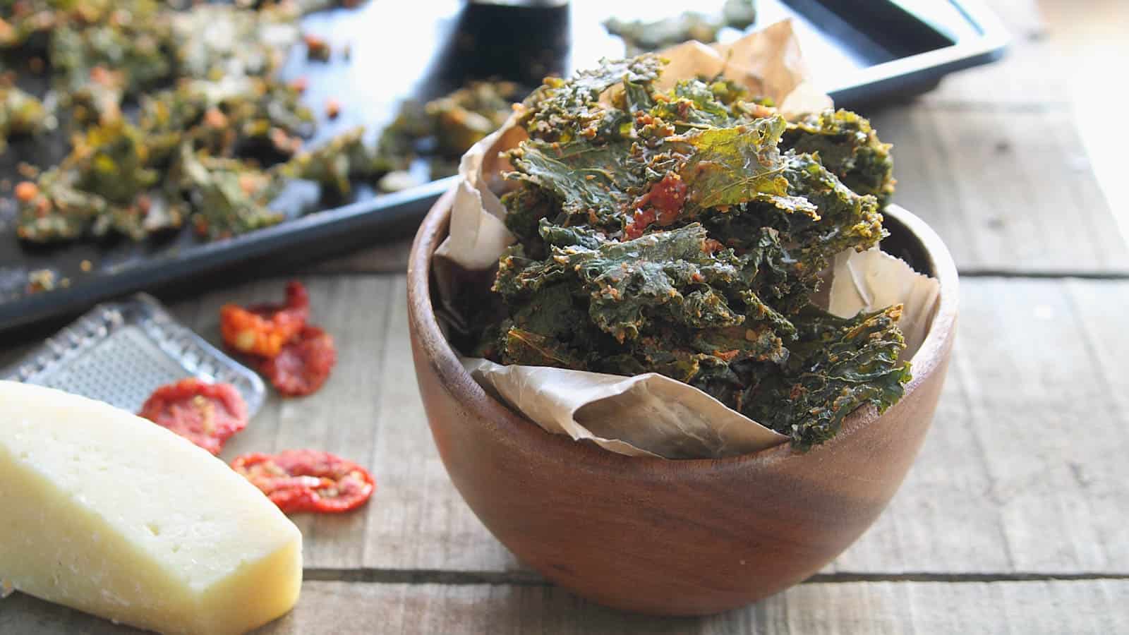 Pizza flavored kale chips in a wooden bowl.