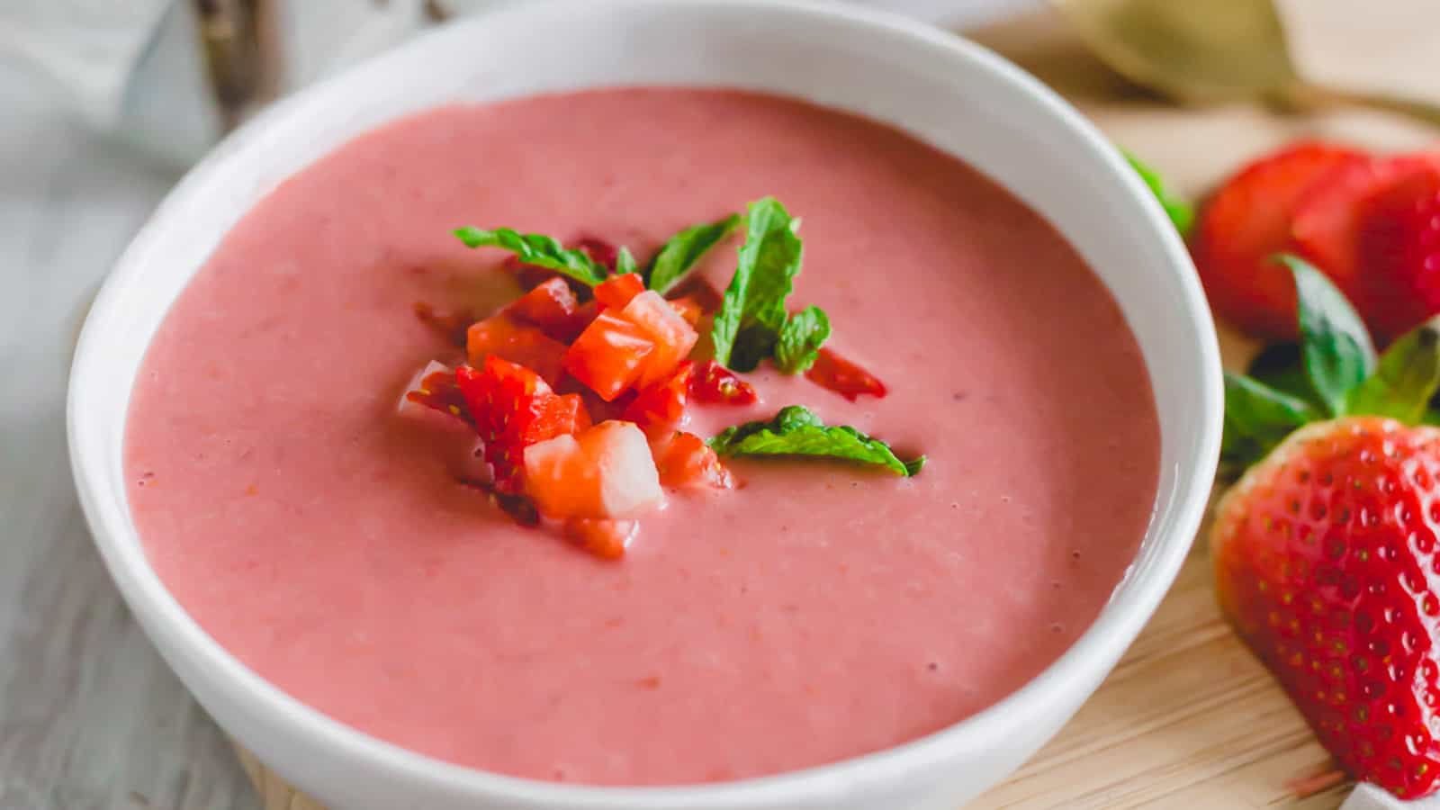 https://tastesdelicious.com/wp-content/uploads/2024/01/chilled-strawberry-soup-1.jpg
