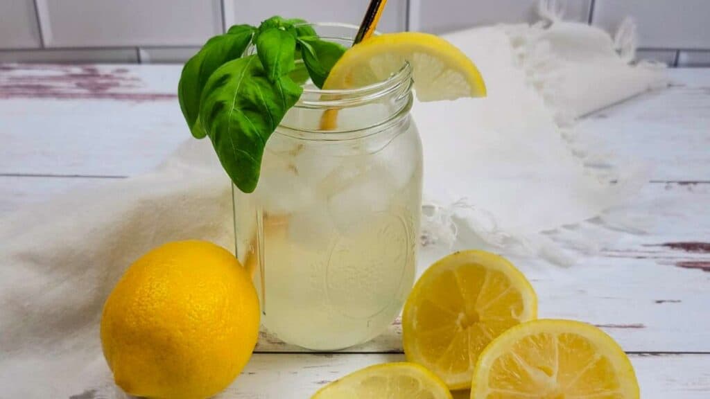 Mason jar of Sugar-Free Lemonade.