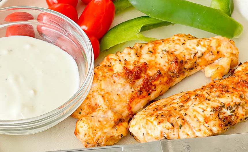 Chicken tenders with green peppers, tomatoes, and ranch dressing.