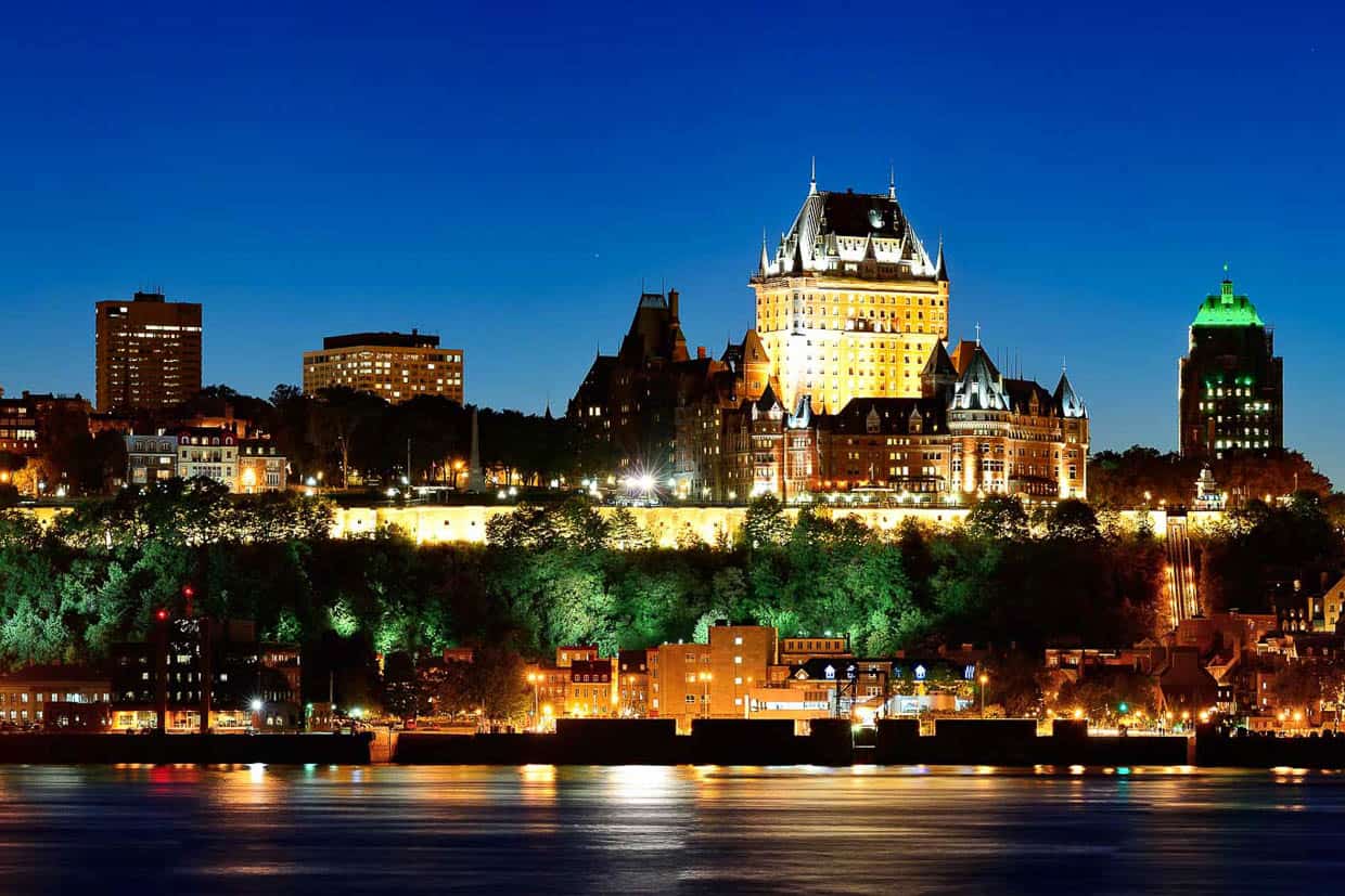 Experience the vibrant nightlife of Québec City.