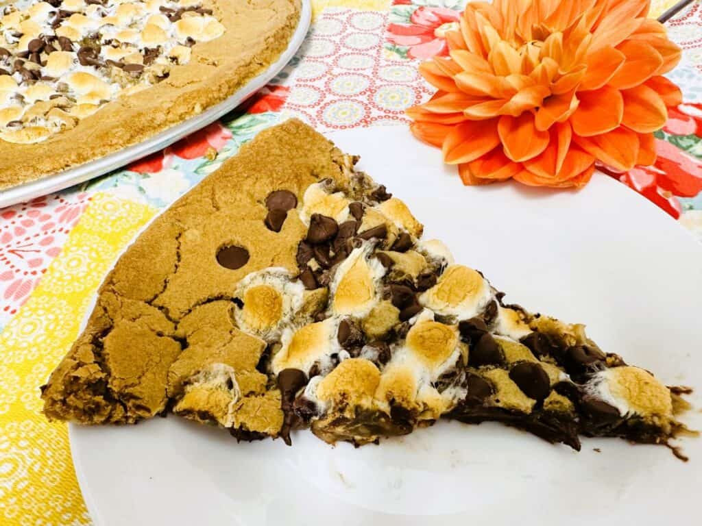 A slice of chocolate chip pizza on a plate.