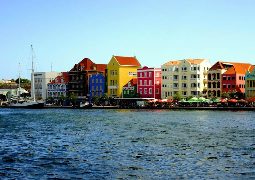 Colorful buildings on the shore of a body of water.