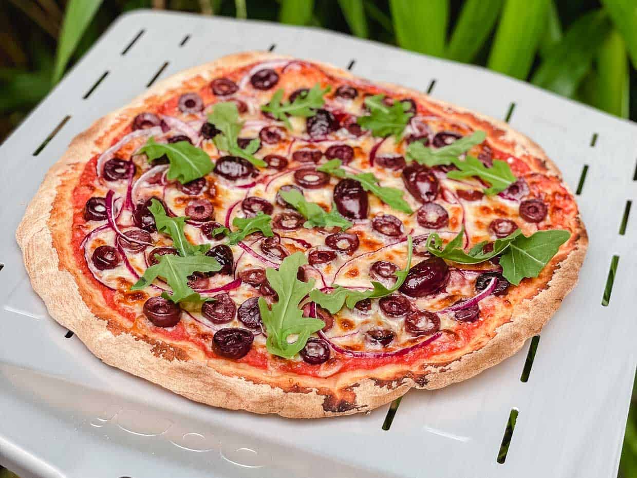 https://fooddrinklife.com/wp-content/uploads/2023/10/Olive-pizza-6.jpg