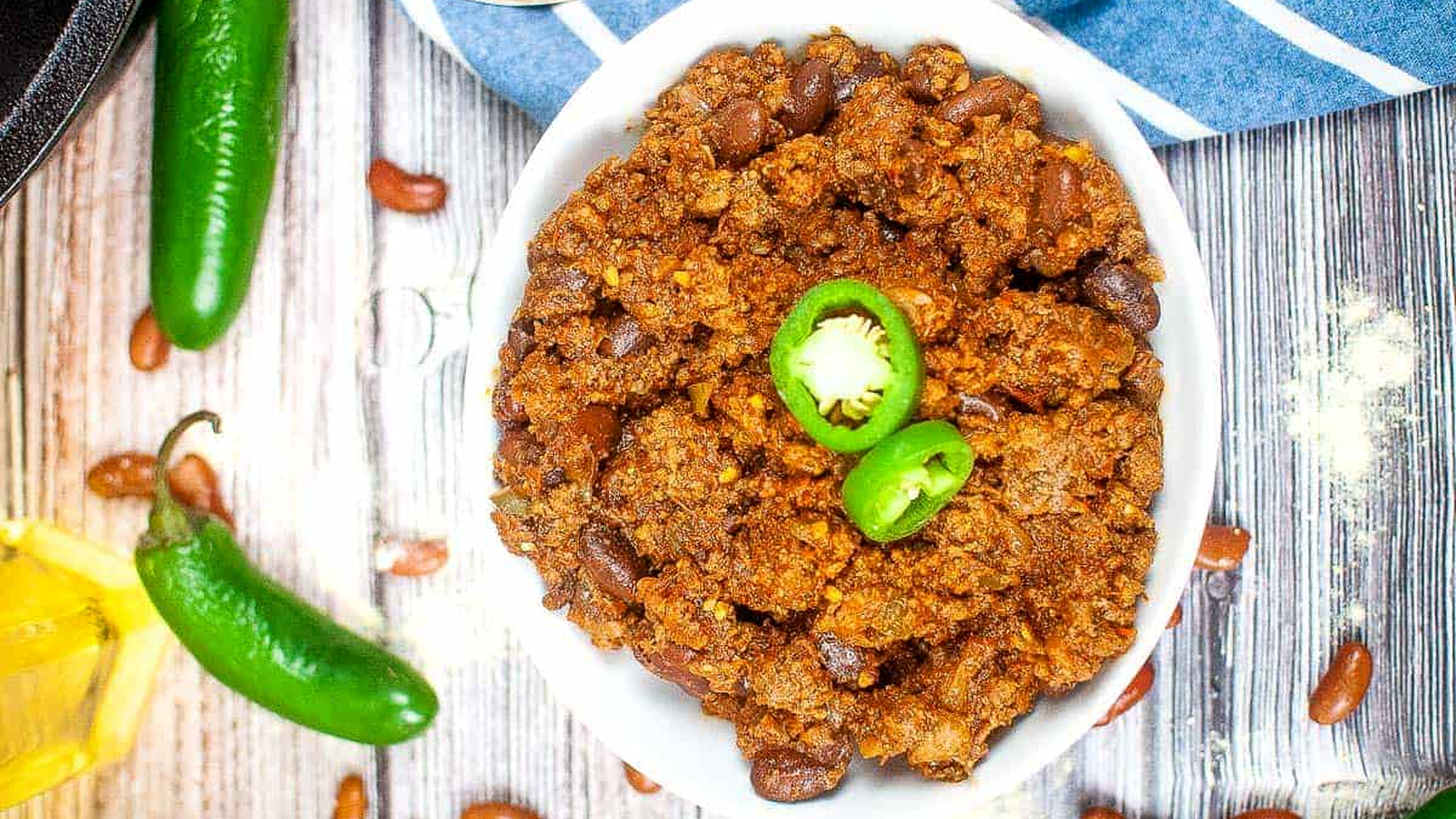 A bowl of Texas roadhouse chili with jalapenos and beans.